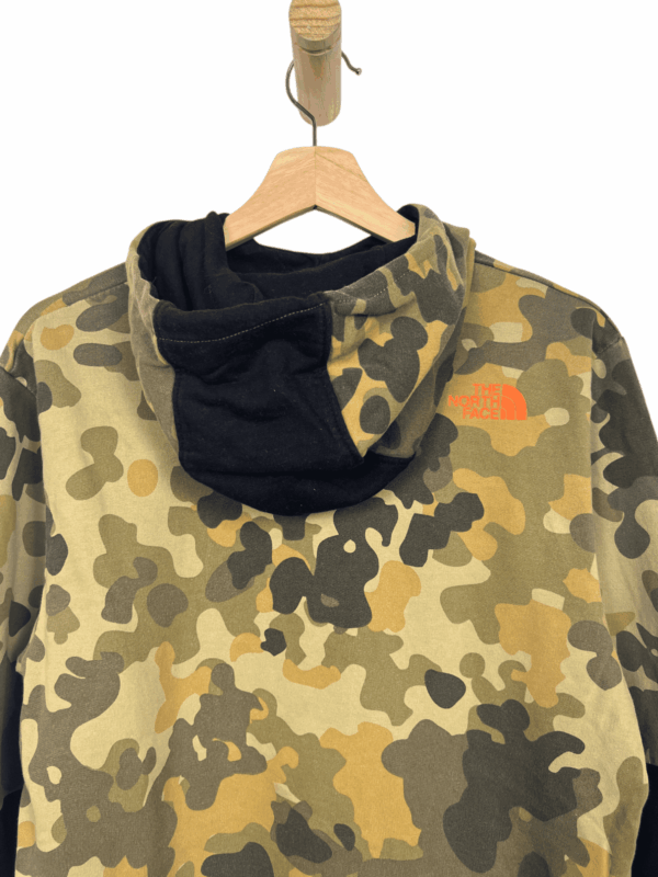The north face sweathsirt camo 2000s - Imagen 4