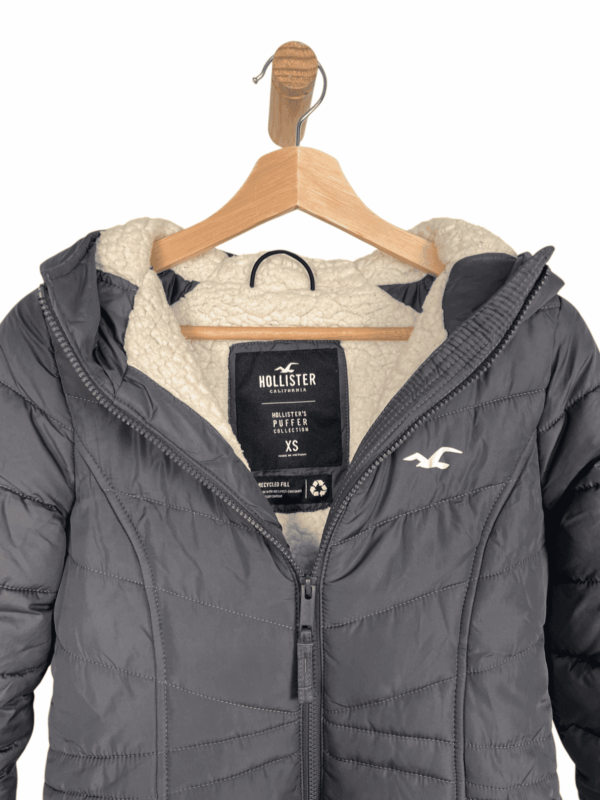 HOLLISTER PUFFER JACKET GREY - Imagen 2